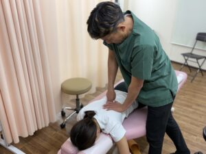 背部へのアプローチ