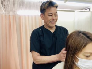 首の施術