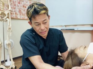 首の施術