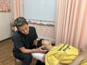 首の施術